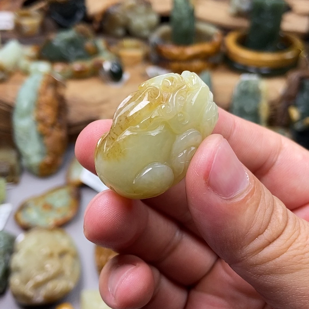 岫岩老玉（透闪石质玉）未镶嵌珠宝奇石