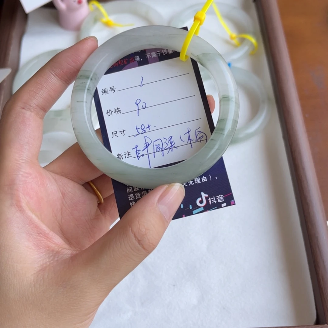 肆***柒石英质玉手镯未镶嵌2.58