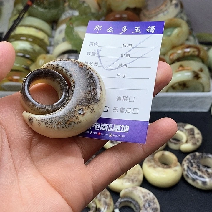 蛇纹石玉未镶嵌颈饰我***吖