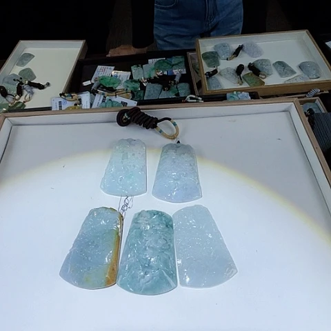 颈饰未镶嵌翡翠多样性发货