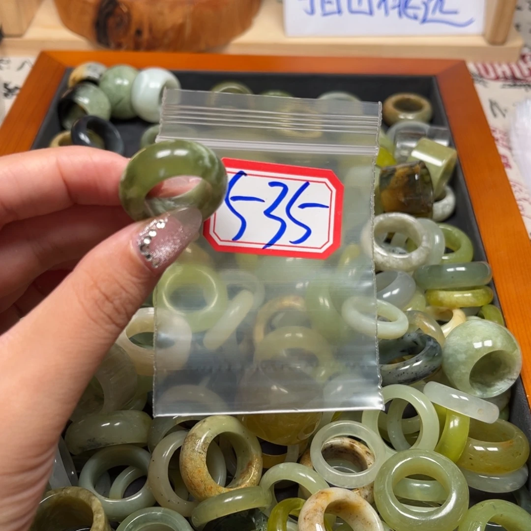 ***蛇纹石玉未镶嵌珠宝奇石