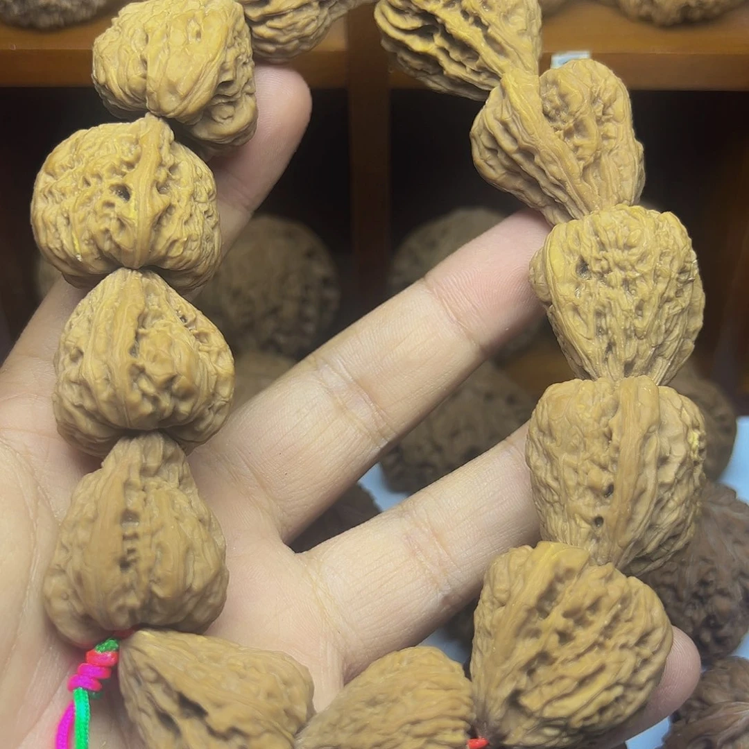 桃核吊坠南疆石手串有黄
