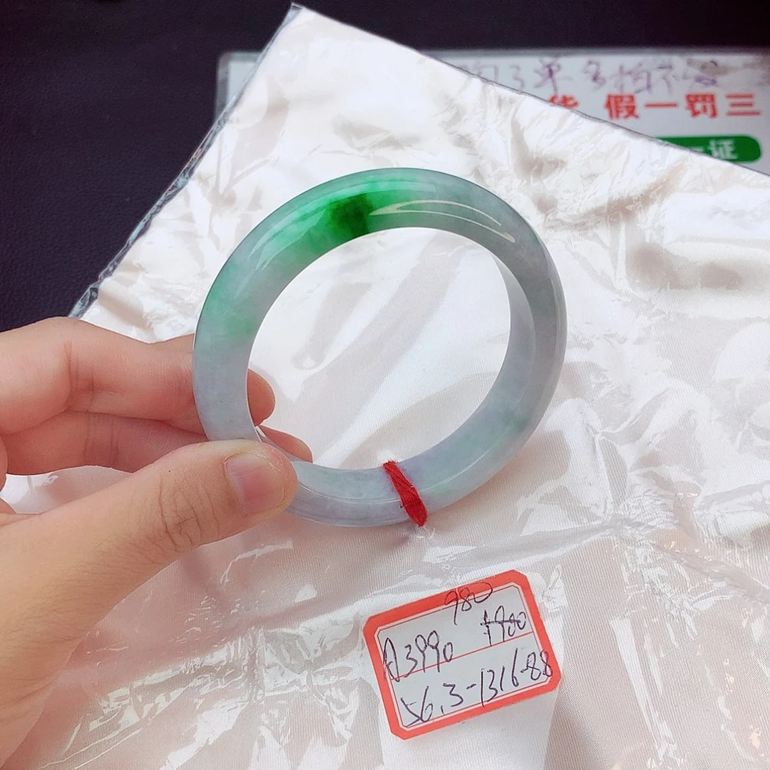 翡翠手镯未镶嵌翡翠