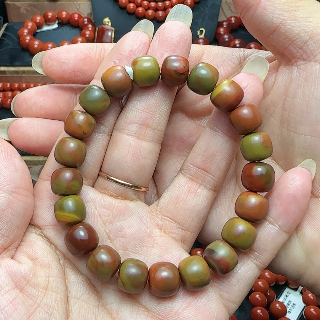 莫***莫南红玛瑙未镶嵌手串