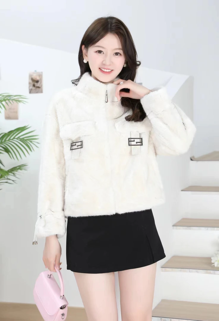 冬季立领防寒显瘦毛绒加厚短款气质外套年轻款女装2024新款潮流