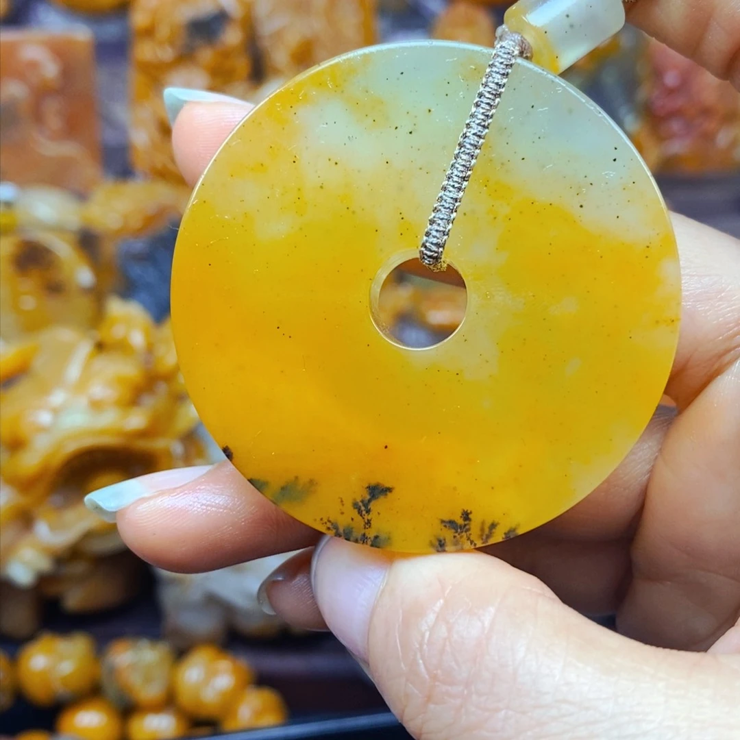 颈饰未镶嵌石英岩玉