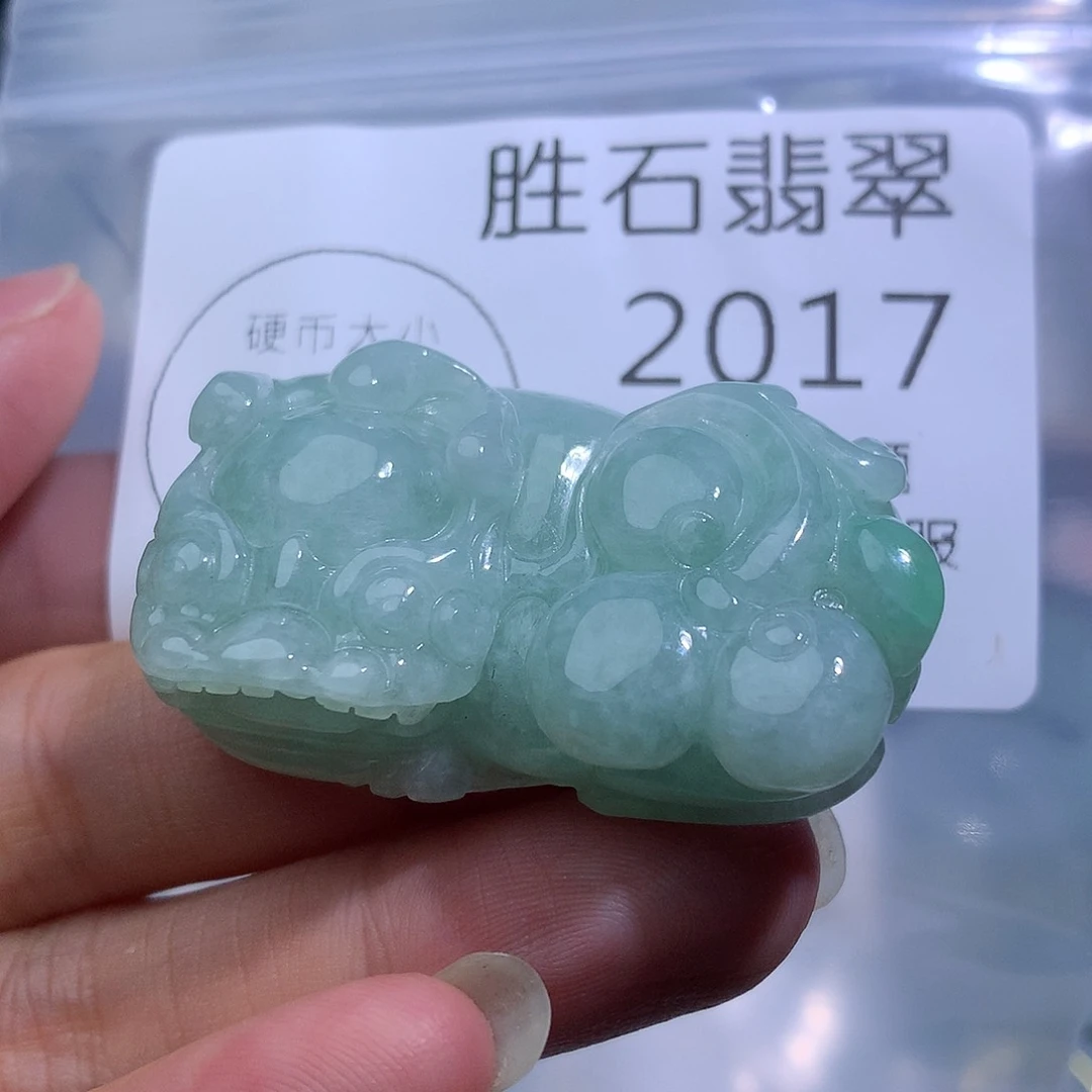 翡翠未镶嵌颈饰2017。