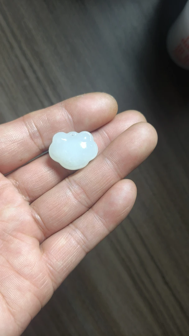 天然和田玉白玉如意锁（微瑕）