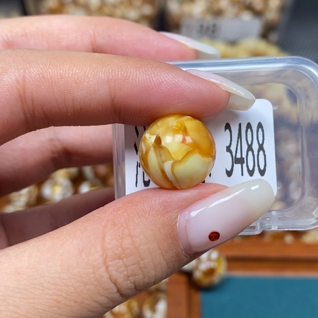 蜜蜡未镶嵌珠宝奇石3488