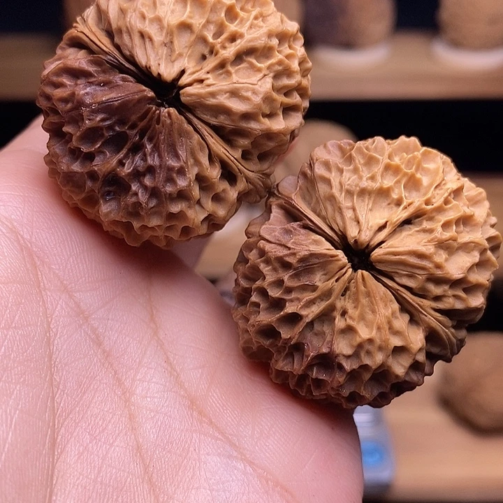文玩核桃吊坠臻龙绣球40   9