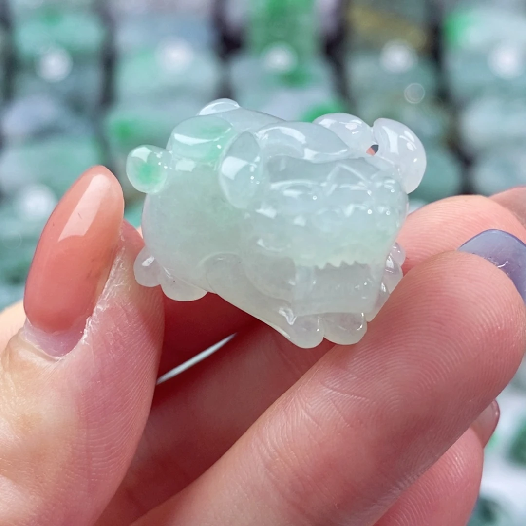 颈饰未镶嵌翡翠天然