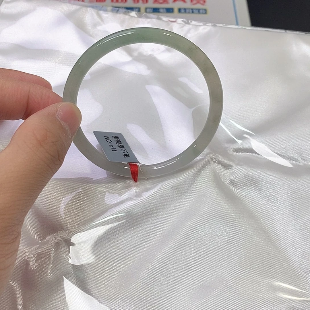 酒***窝翡翠未镶嵌手镯（圆镯）