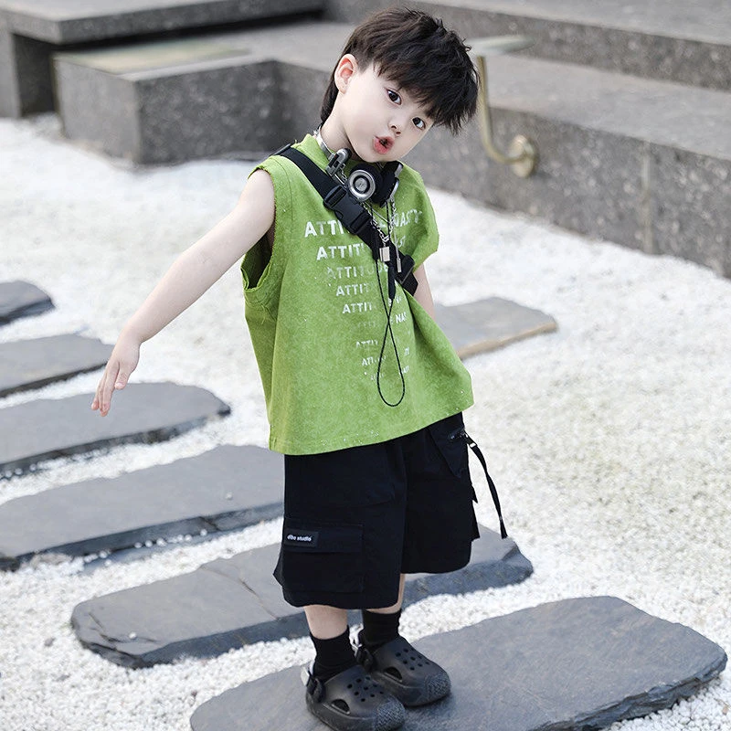 儿童男童夏季新款儿童植物蜡染撒银绿色背心无袖黑色工装裤两件套