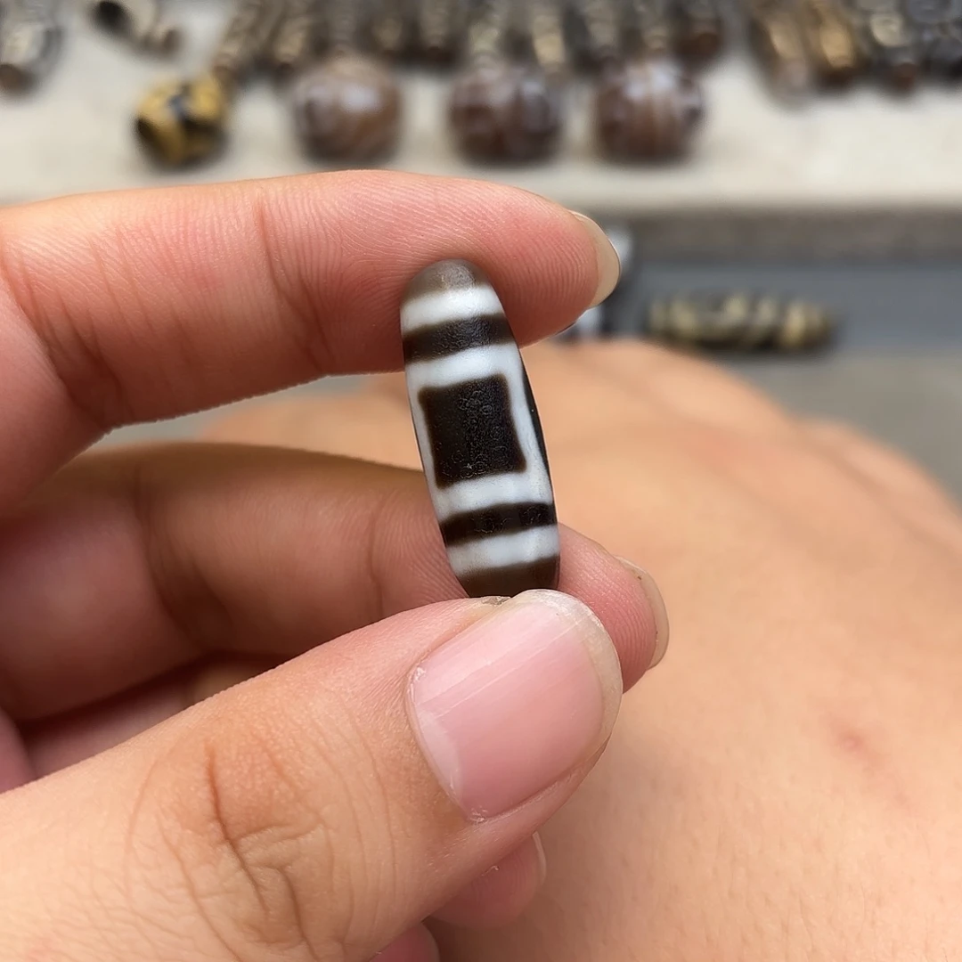 玛瑙/玉髓未镶嵌珠宝半成品蜜*？