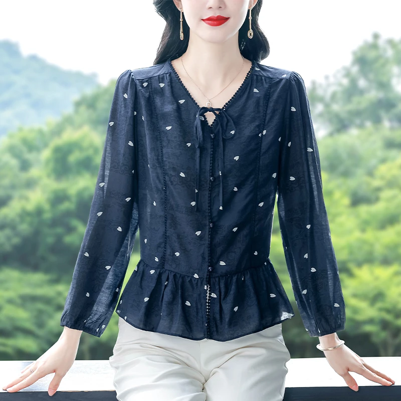 减龄气质收腰系带秋季百搭长袖爱心图案上衣中年V领花边纯棉衬衣