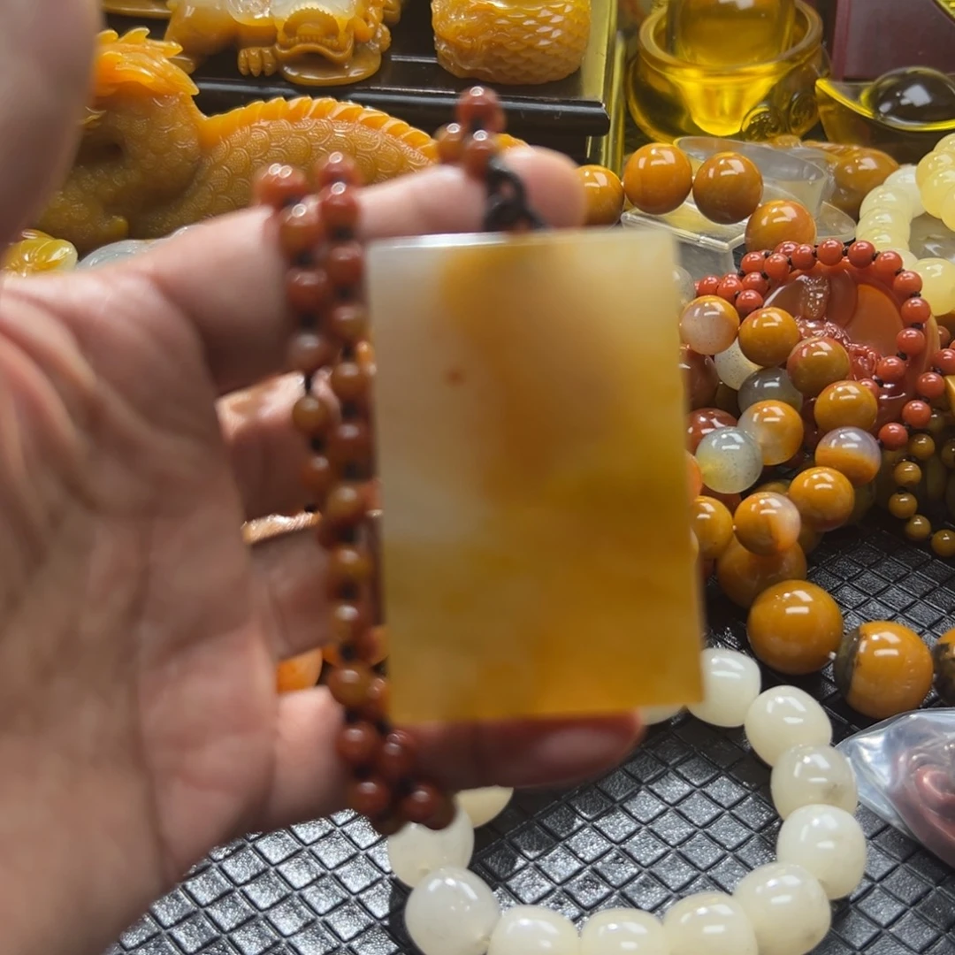 石英质玉未镶嵌颈饰