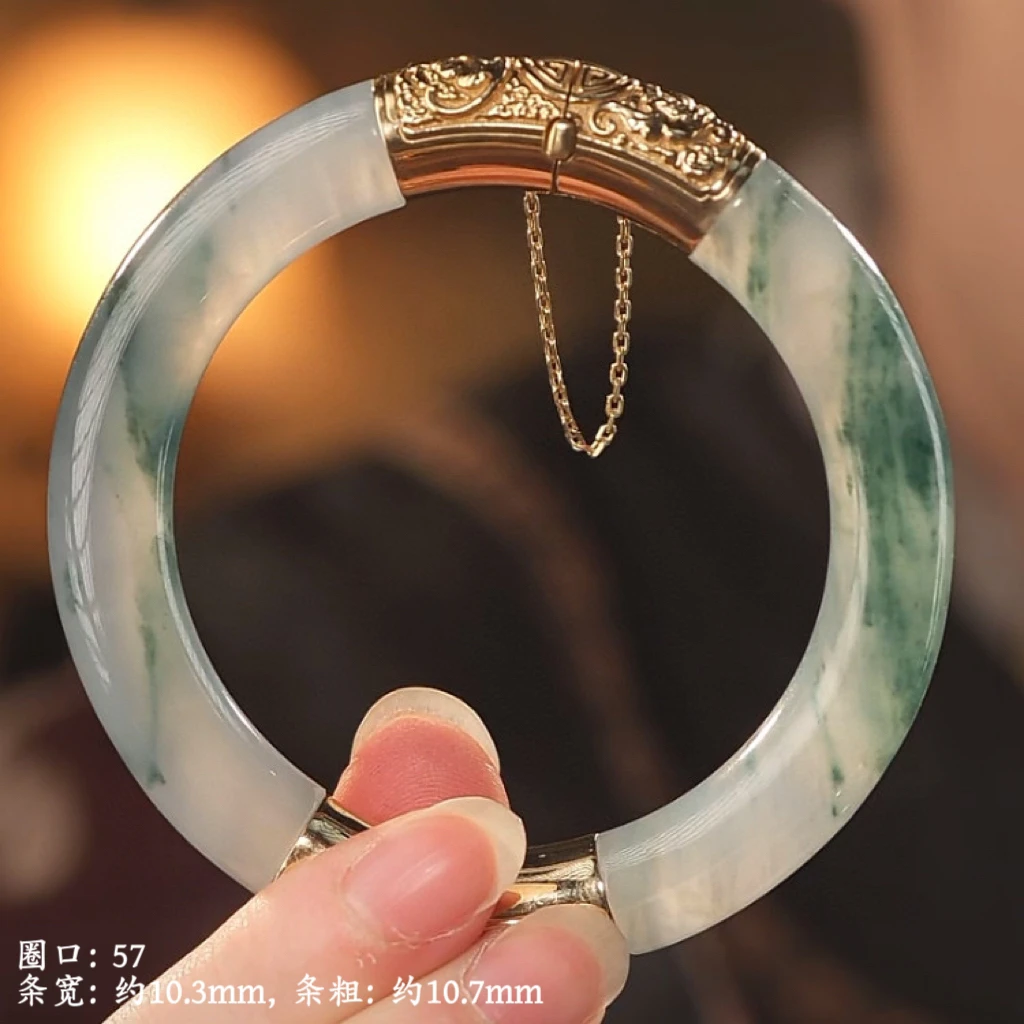 【惜拾妆匣】18k金錾蝠寿纹镶天然糯冰飘蓝花翡翠开口手镯圈口伍柒