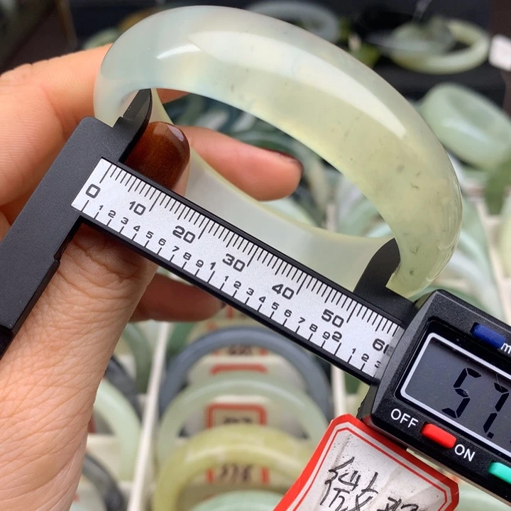 蛇纹石玉未镶嵌手镯354