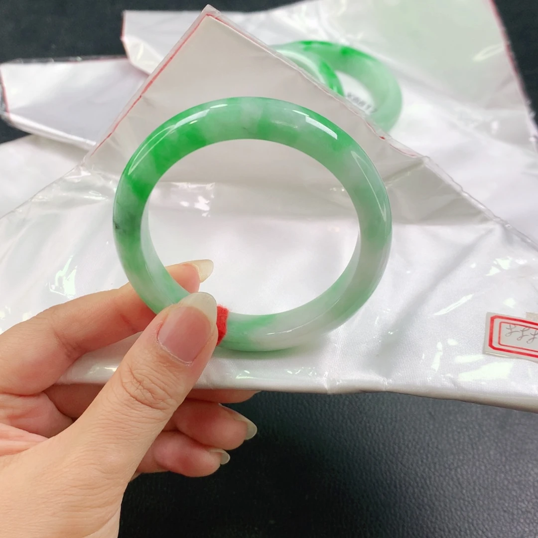 翡翠未镶嵌手镯03