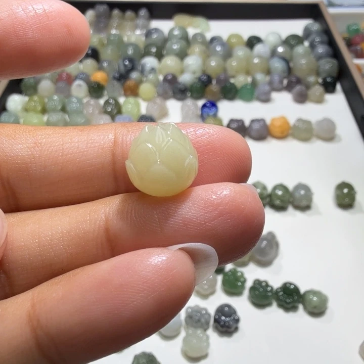 莉***未镶嵌和田玉珠宝半成品