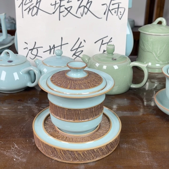 冷****天青色重工盖碗不完美