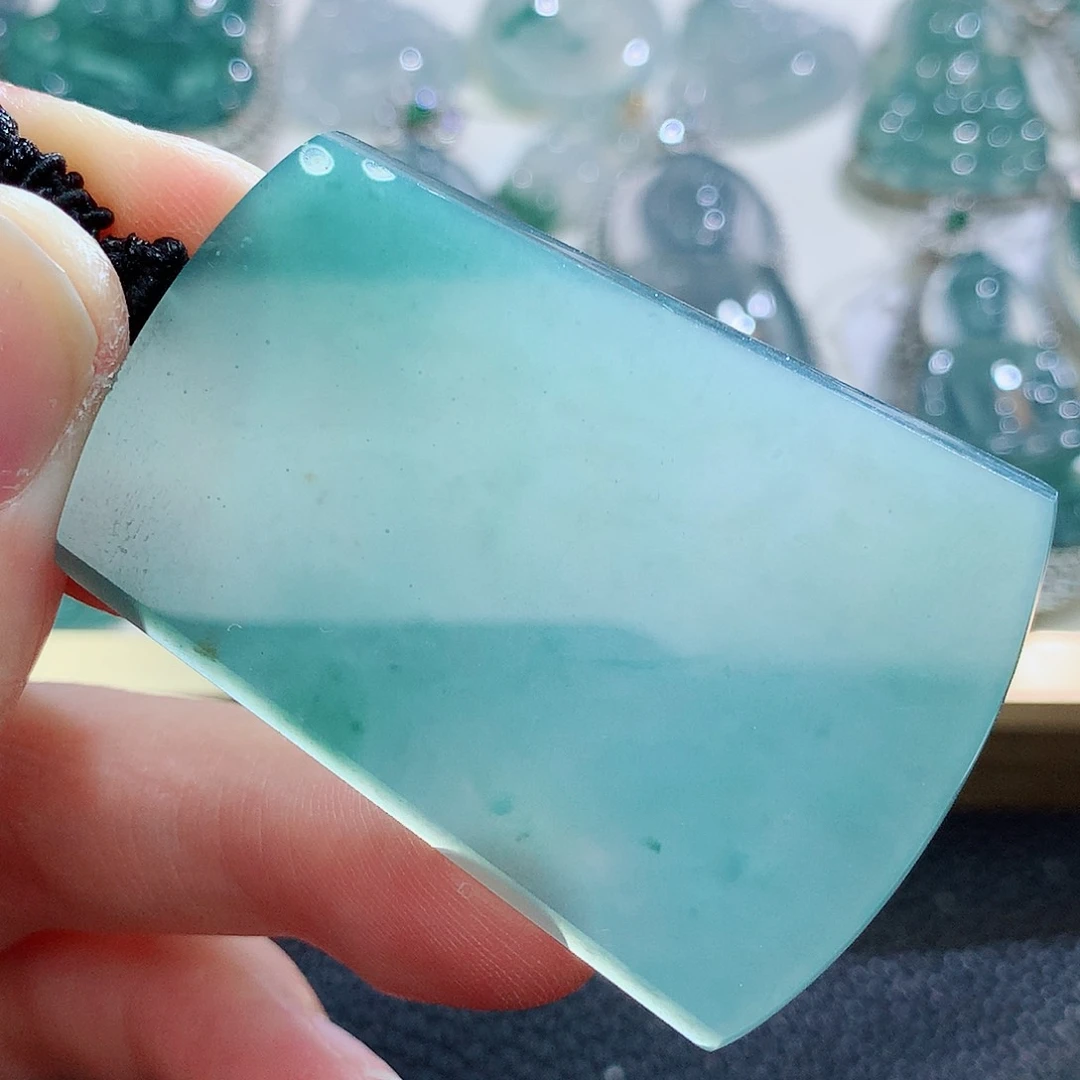 翡翠挂件未镶嵌翡翠