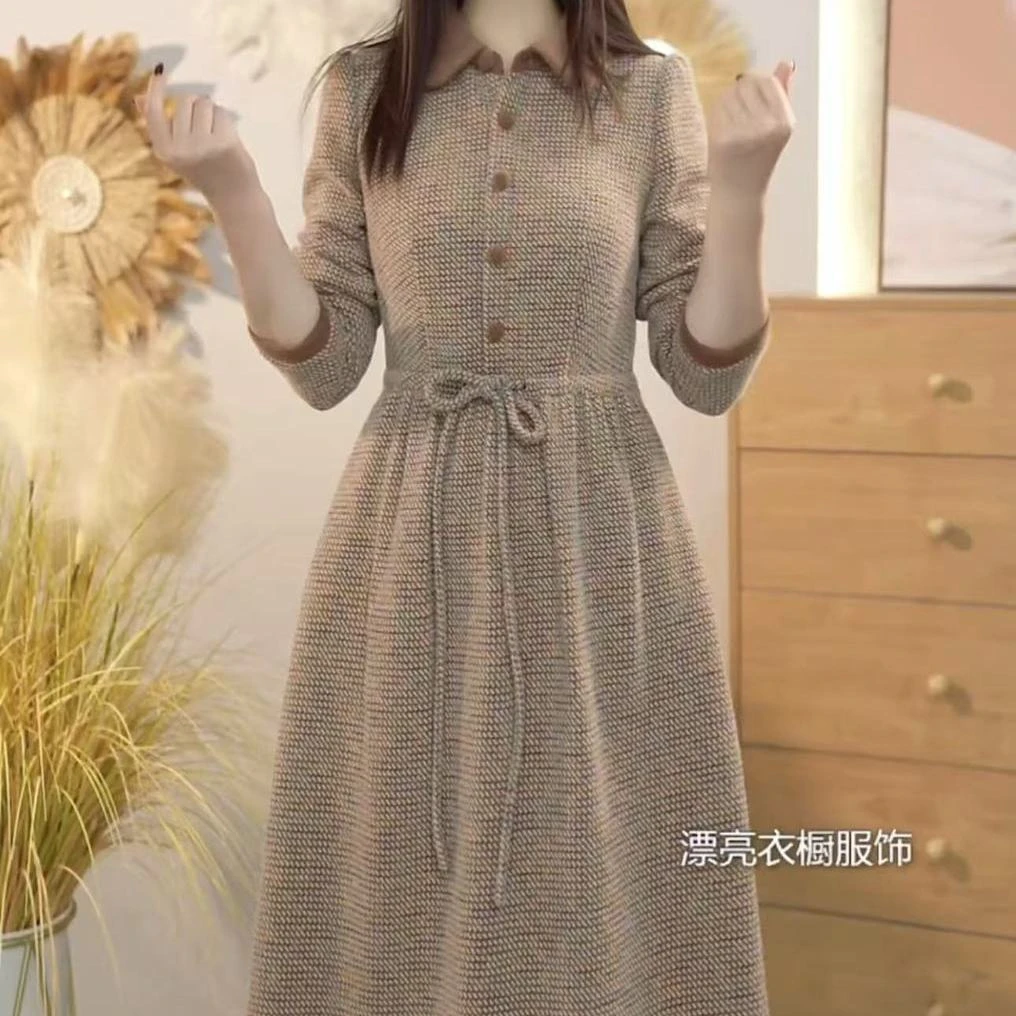 高档贵妃绒秋冬连衣裙时尚2025新款显瘦洋气加厚减龄妈妈遮肉裙子