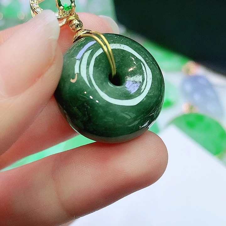 翡翠未镶嵌颈饰翡翠