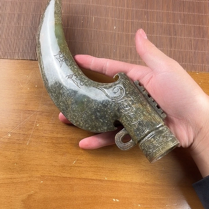 适***王未镶嵌和田玉挂件