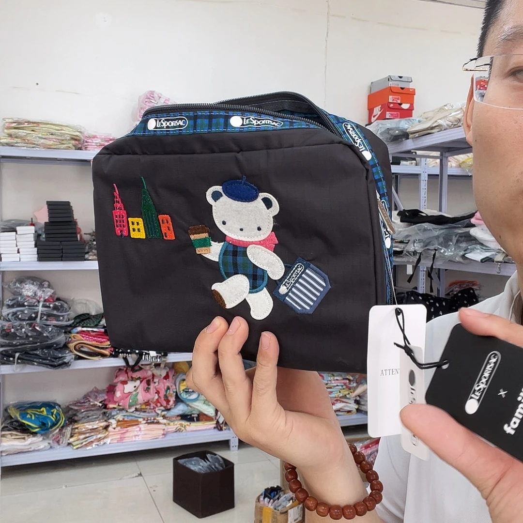 PU化妆包等各种产品和