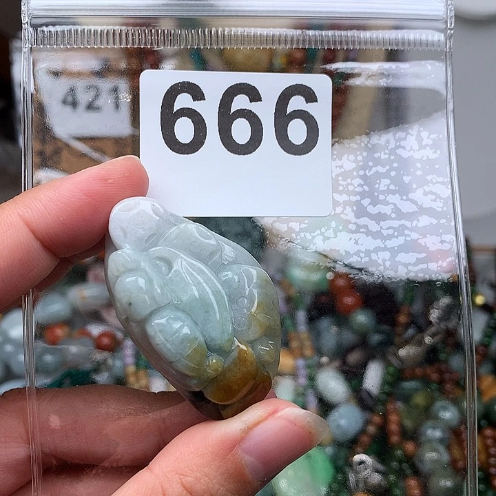 翡翠未镶嵌颈饰齐**圣翡翠