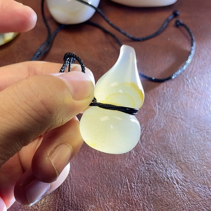 菲***斯玛瑙/玉髓颈饰未镶嵌