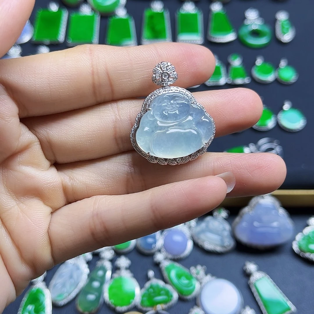 翡翠18K金镶嵌颈饰