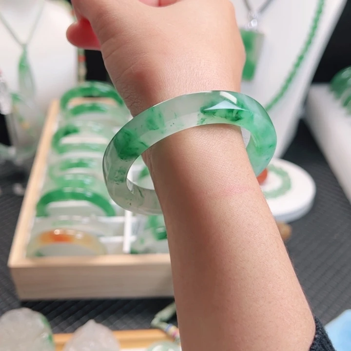 石英质玉未镶嵌手镯54