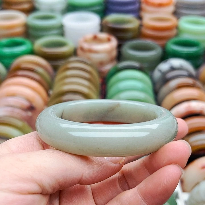 未镶嵌手镯（圆镯）石英质玉