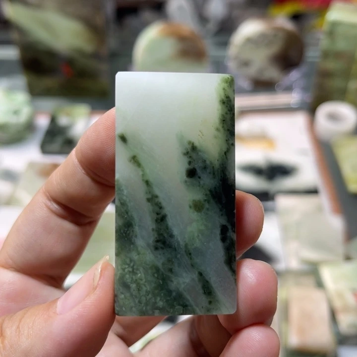 梅***姐独山玉未镶嵌颈饰