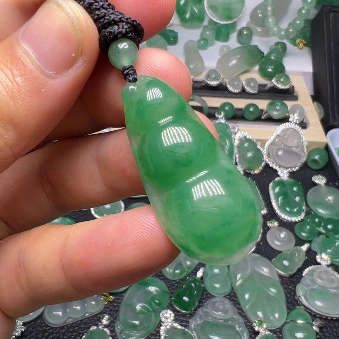 石英质玉（非洲翠）未镶嵌颈饰
