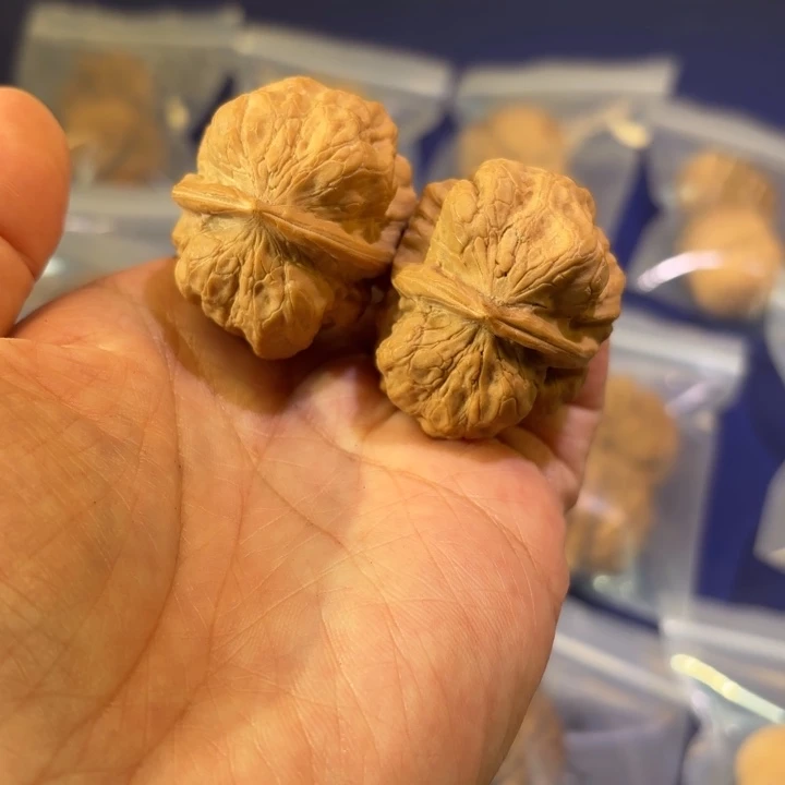 文玩核桃吊坠金蟾噶哒包