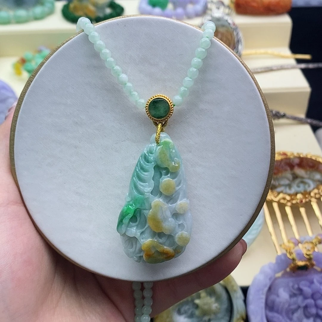 翡翠未镶嵌吊坠(赠链)