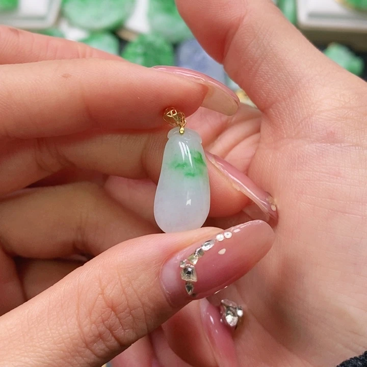 翡翠颈饰未镶嵌吊坠