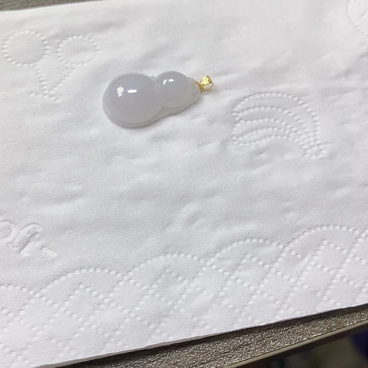 翡翠18K金镶嵌颈饰葫芦