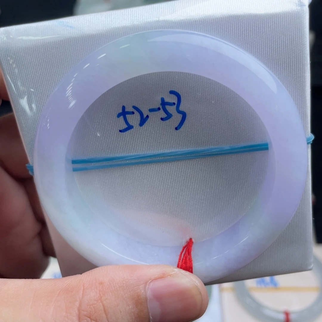 翡翠手镯未镶嵌翡翠手镯
