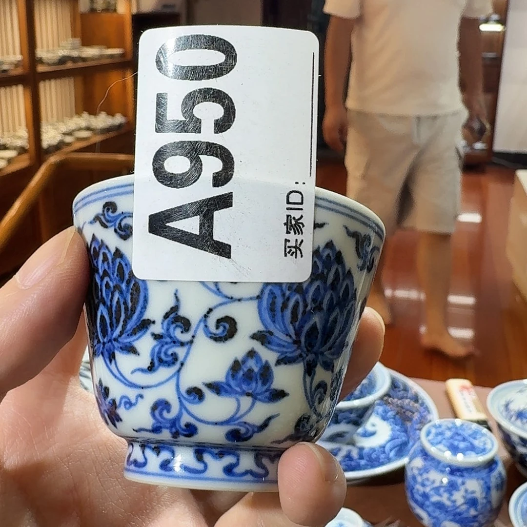 蛋***清青花缠枝莲铃铛杯二级品