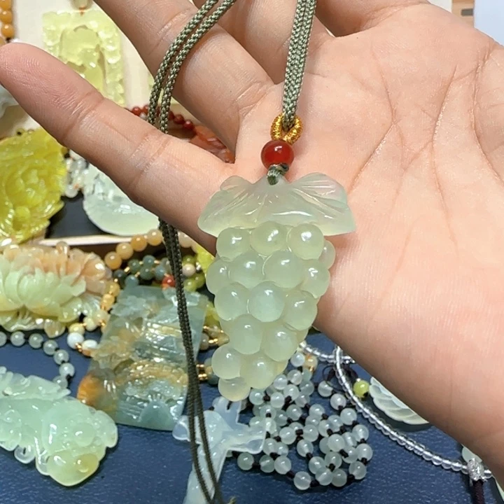 未镶嵌蛇纹石玉吊坠