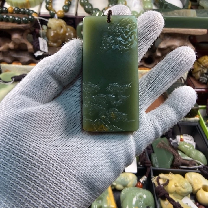 未镶嵌岫岩河磨玉（透闪石质玉）把件仲***风
