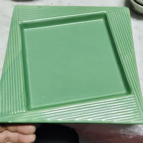 瓷片瓷片，各种摆件，均有瑕疵。沙锅！