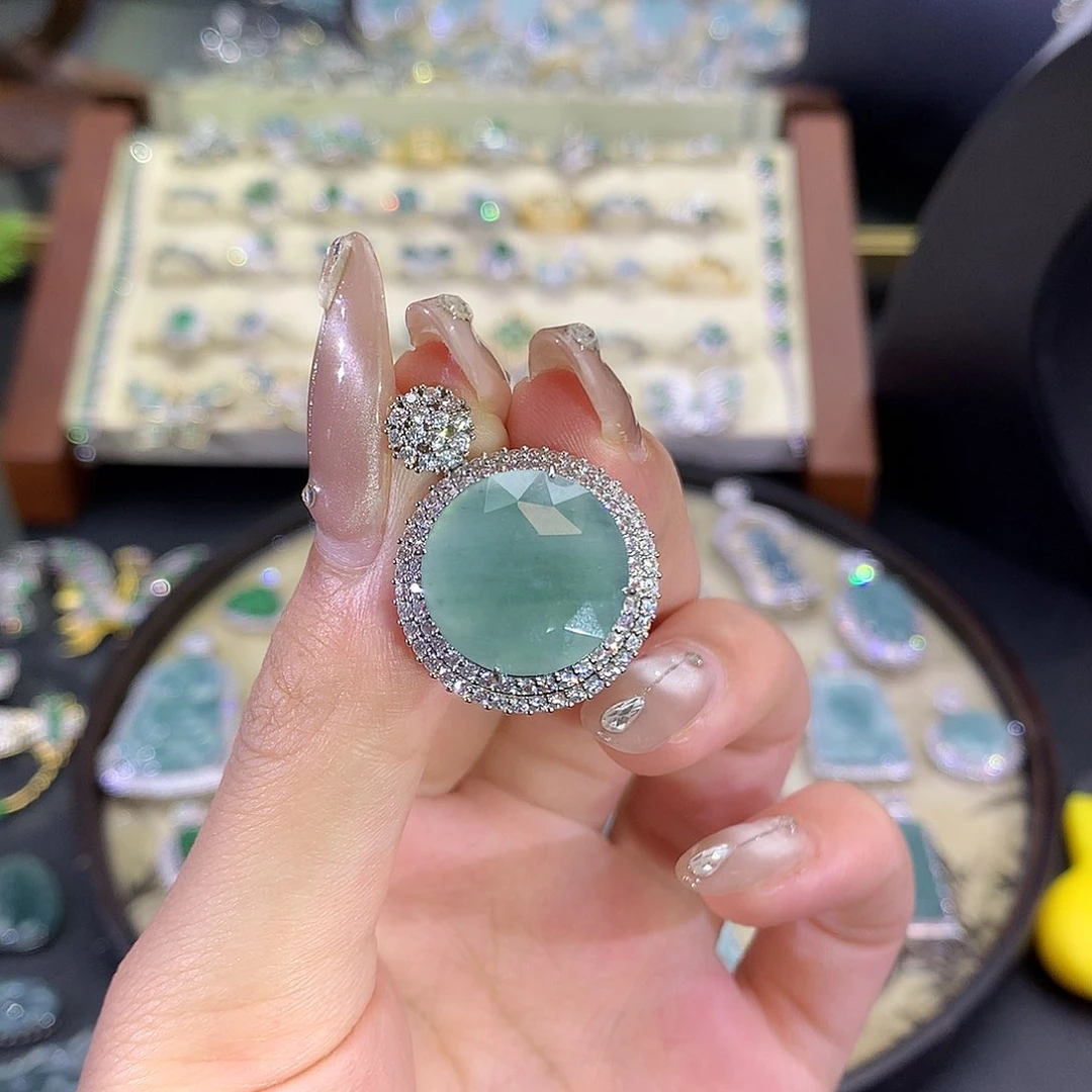 翡翠未镶嵌颈饰圆牌吊坠