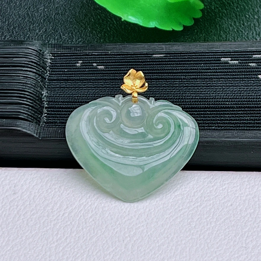 缅甸时尚玉器正品天然A货翡翠飘花飘绿爱心形如意吊坠1e4