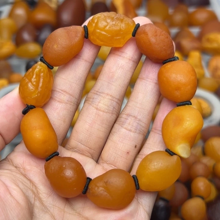琥珀未镶嵌颈饰天然蜜蜡