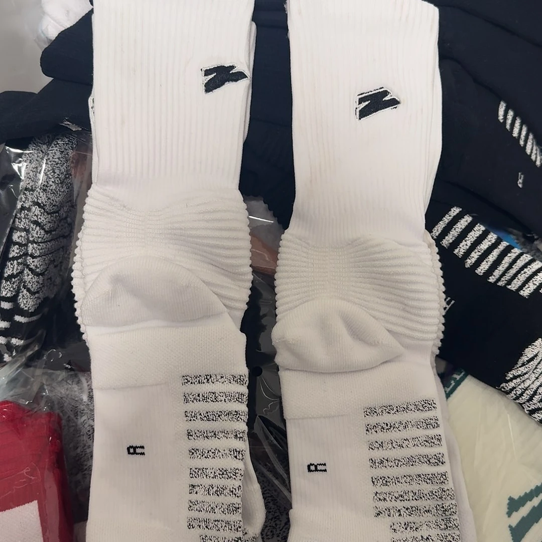 二双瑕疵篮球袜篮球袜